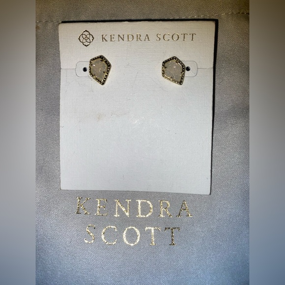 BNWT Kendra Scott Framed Gold Tessa Stud Earrings in Iridescent Drusy $80 - Picture 1 of 4